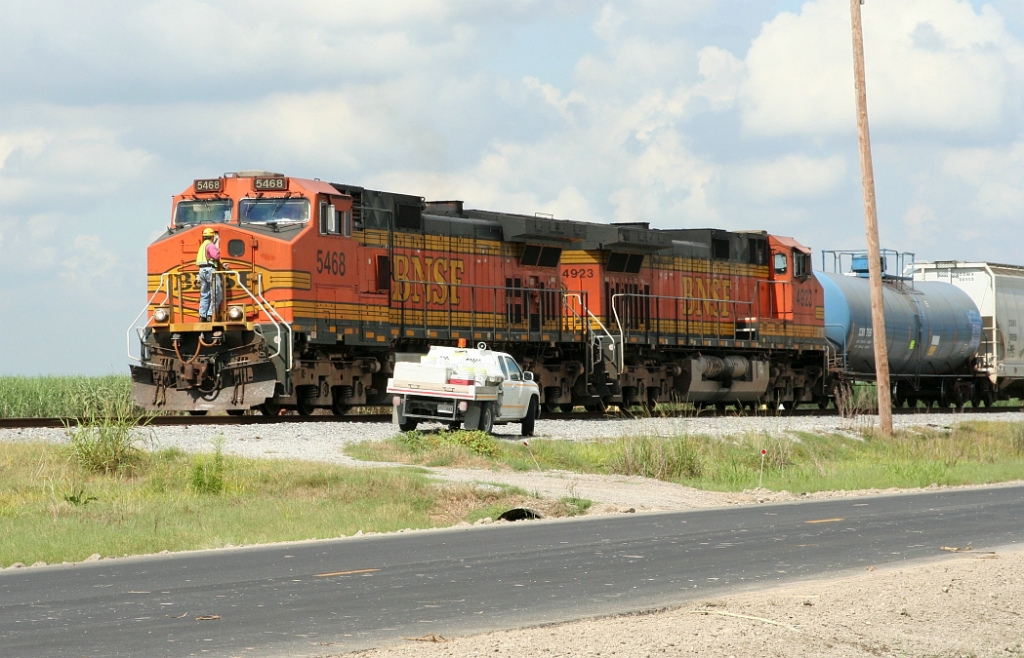 BNSF? SB freight out of Livonia heading for Avondale